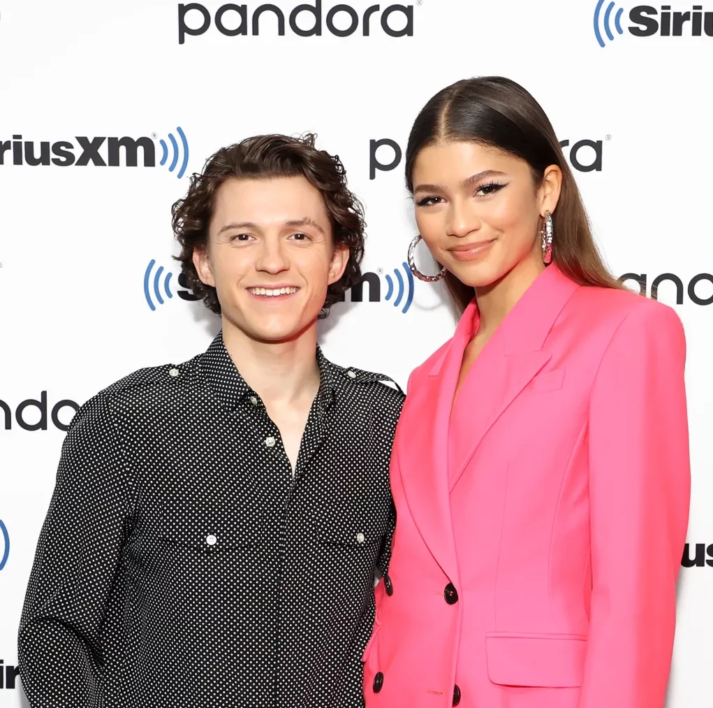 Tom Holland aborda los rumores sobre su relación con Zendaya y aclara la situación