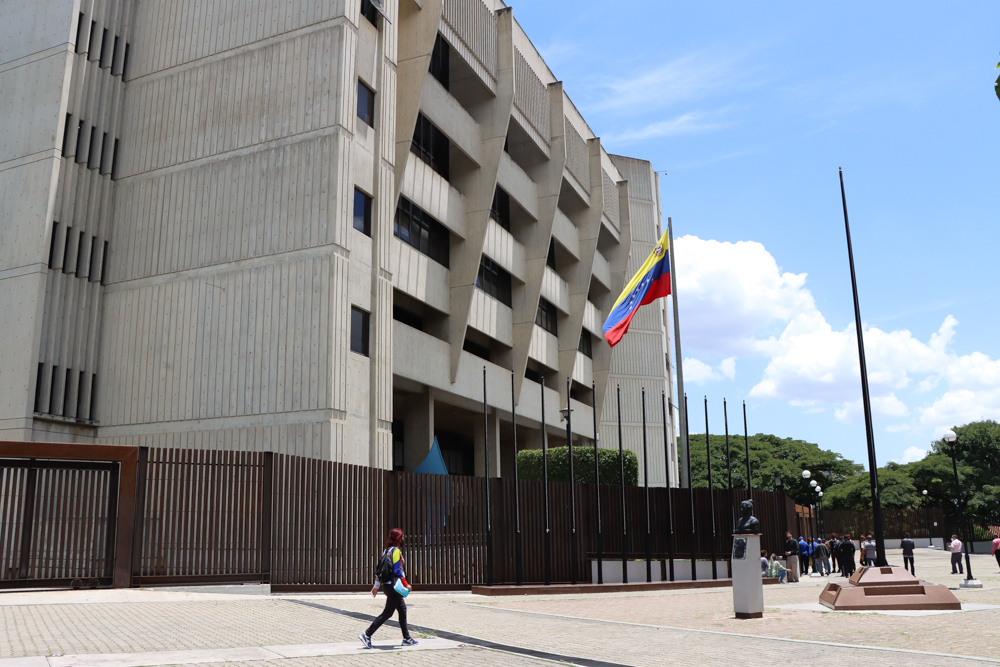 El TSJ autoriza la participación de cinco políticos, pero excluye a María Corina y Capriles