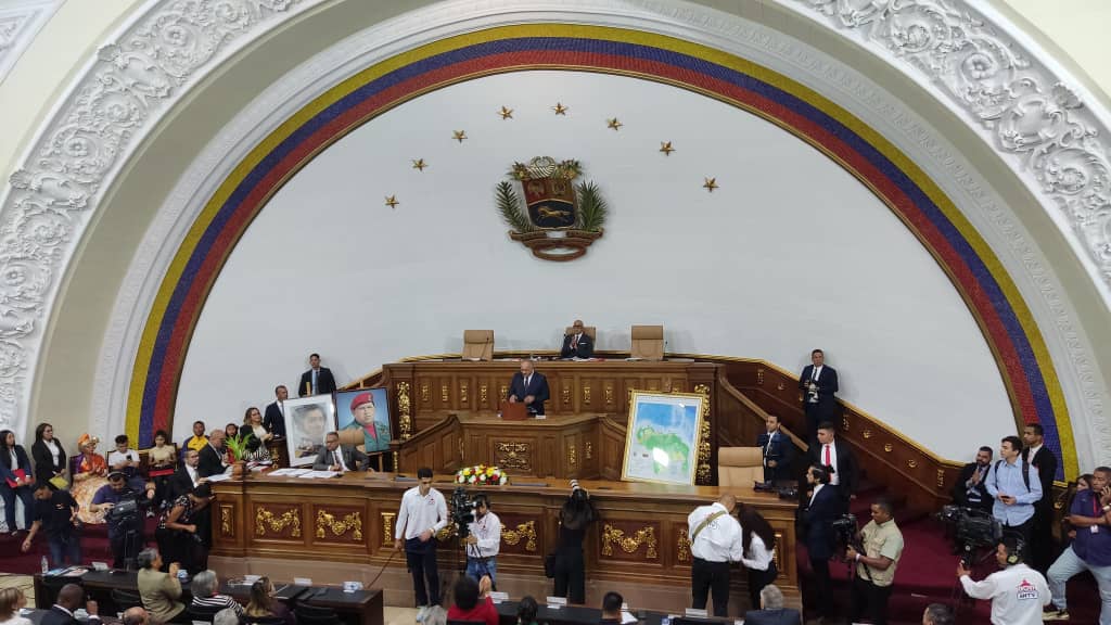 Jorge Rodríguez advierte a la Asamblea Nacional de 2015 por llevar a cabo sesiones clandestinas y continuar controlando los activos.