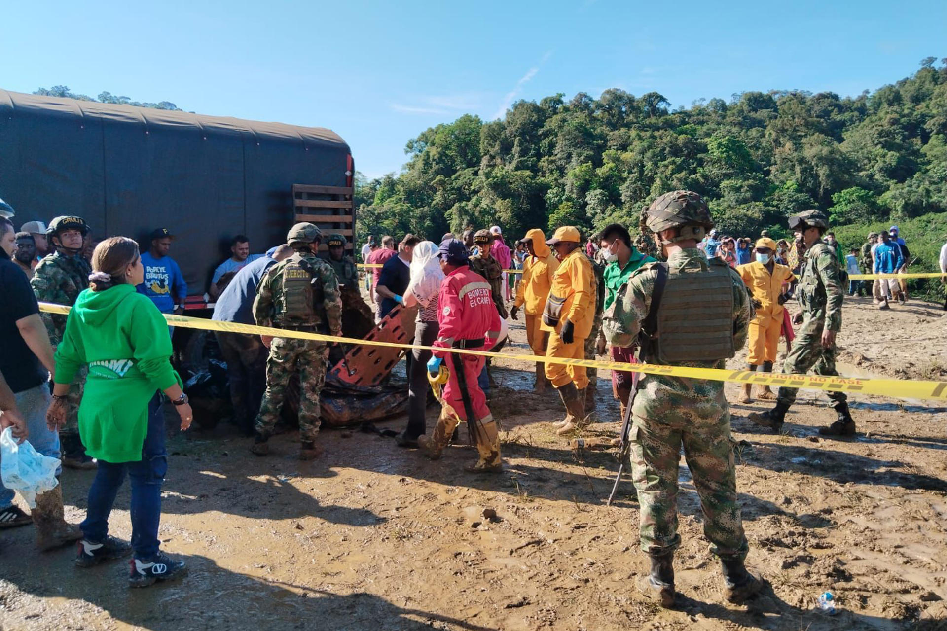 Aumenta a 23 el número de fallecidos por derrumbes en una carretera de Chocó, Colombia