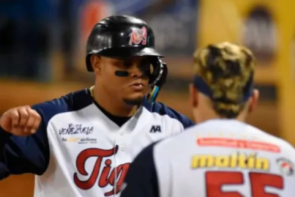 En el séptimo llegaba la séptima de los Tigres, con un cuadrangular por el jardín izquierdo del dominicano Yermín Mercedes.