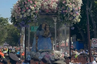 Desde las 11:20 de la mañana la Divina Pastora de las Almas inició su recorrido, luego de ser oficiada una misa de despedida en Santa Rosa.