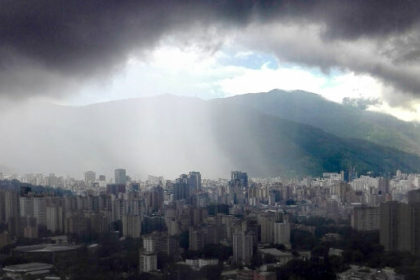 El oleaje es estimado en 2 metros de altura en los litorales Oriental, Central, en la Zona Insular y en 2,5 metros de altura en el litoral Occidental.