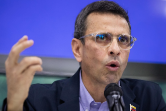 Capriles: Trabajadores tienen 655 días sin aumento salarial