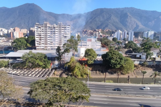 Los bomberos sofocaron el incendio evitando su propagación.