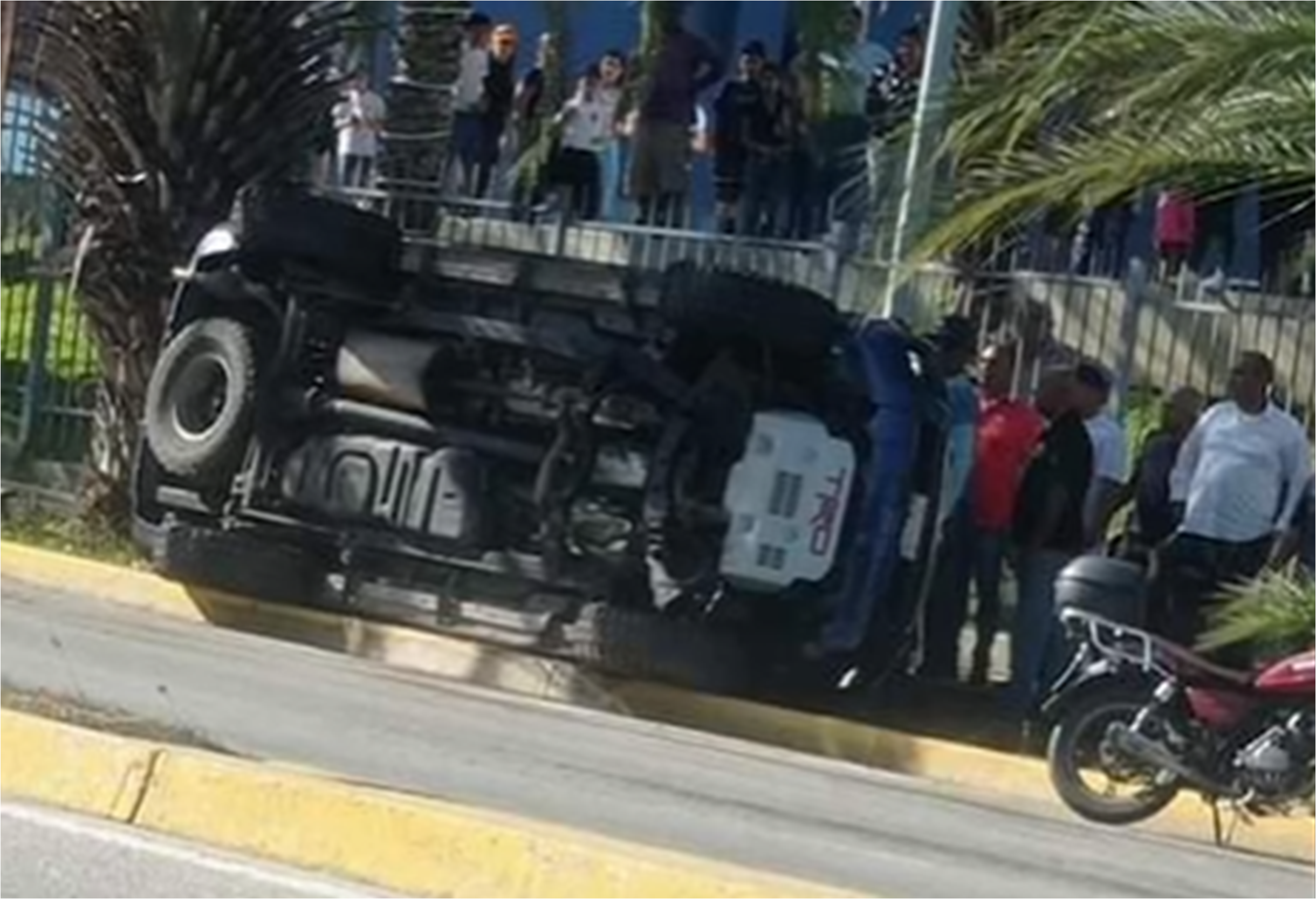 Margarita: Camioneta se vuelca en la Av. La Auyama +VIDEO