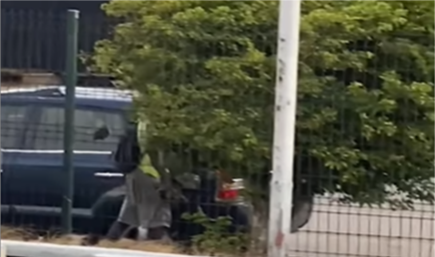 Captan sujeto robando objetos de un vehículo en La Caracola +VIDEO
