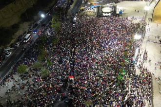 Los fanáticos desbordaron las calles para recibir a los Tiburones de La Guaira como los nuevos campeones de la LVBP.