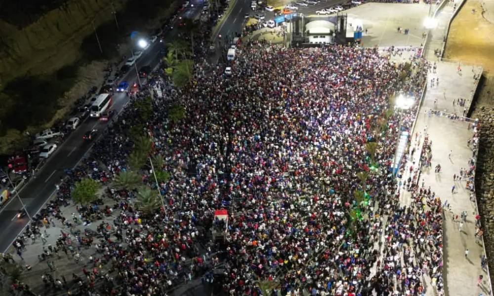 Los fanáticos desbordaron las calles para recibir a los Tiburones de La Guaira como los nuevos campeones de la LVBP.