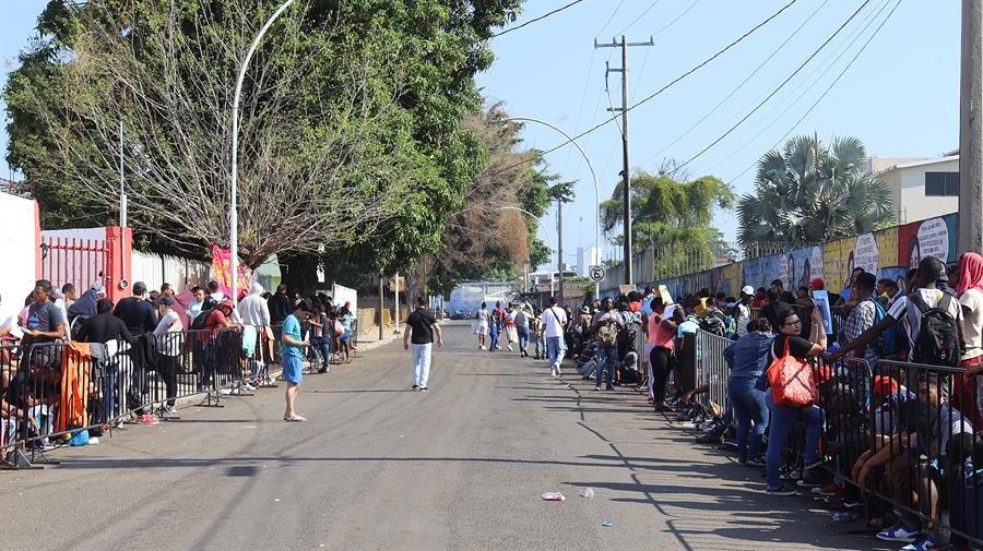 La migración en México se reduce a la mitad después de la reunión con Estados Unidos: afirmaciones mejoradas