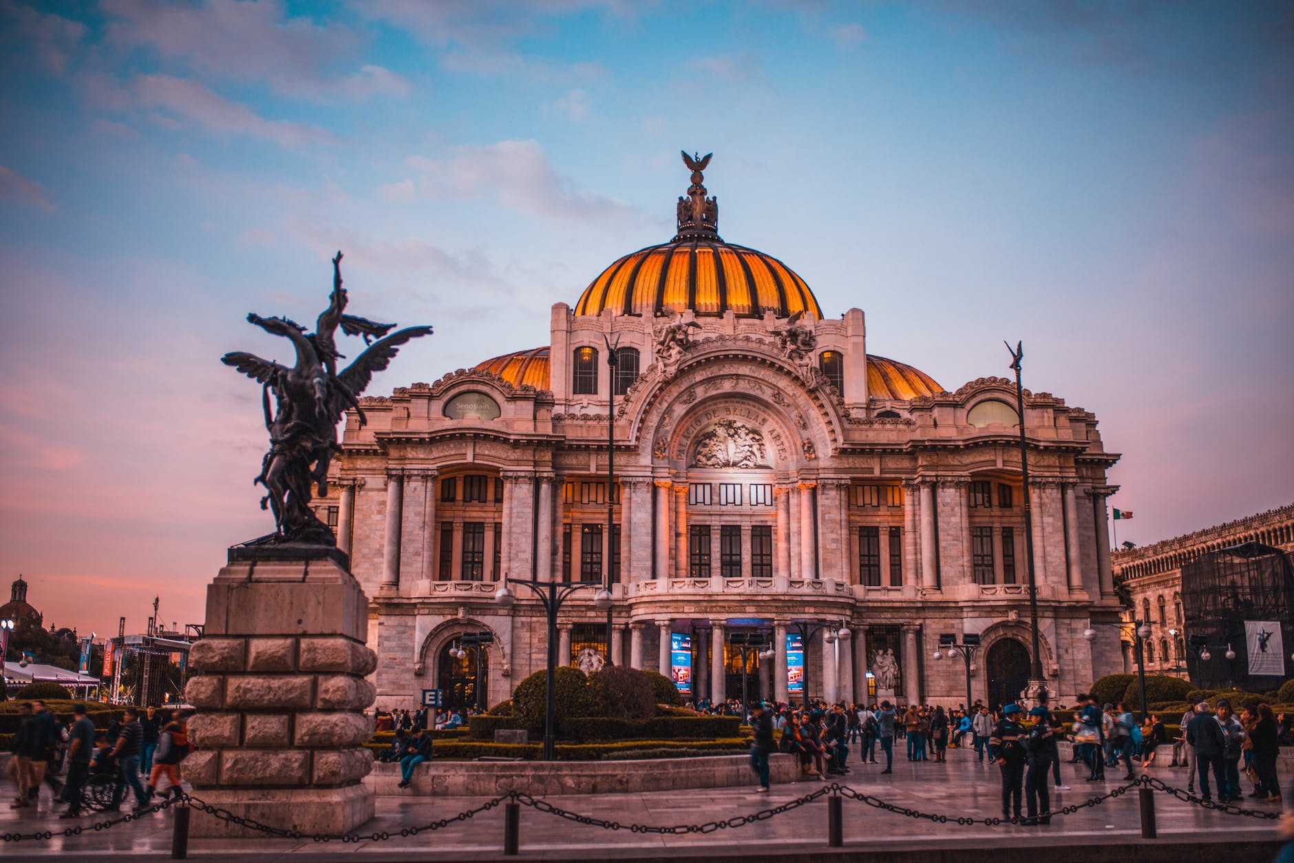 Ataque en el aeropuerto de Ciudad de México: Hombre apuñala a ciudadano venezolano