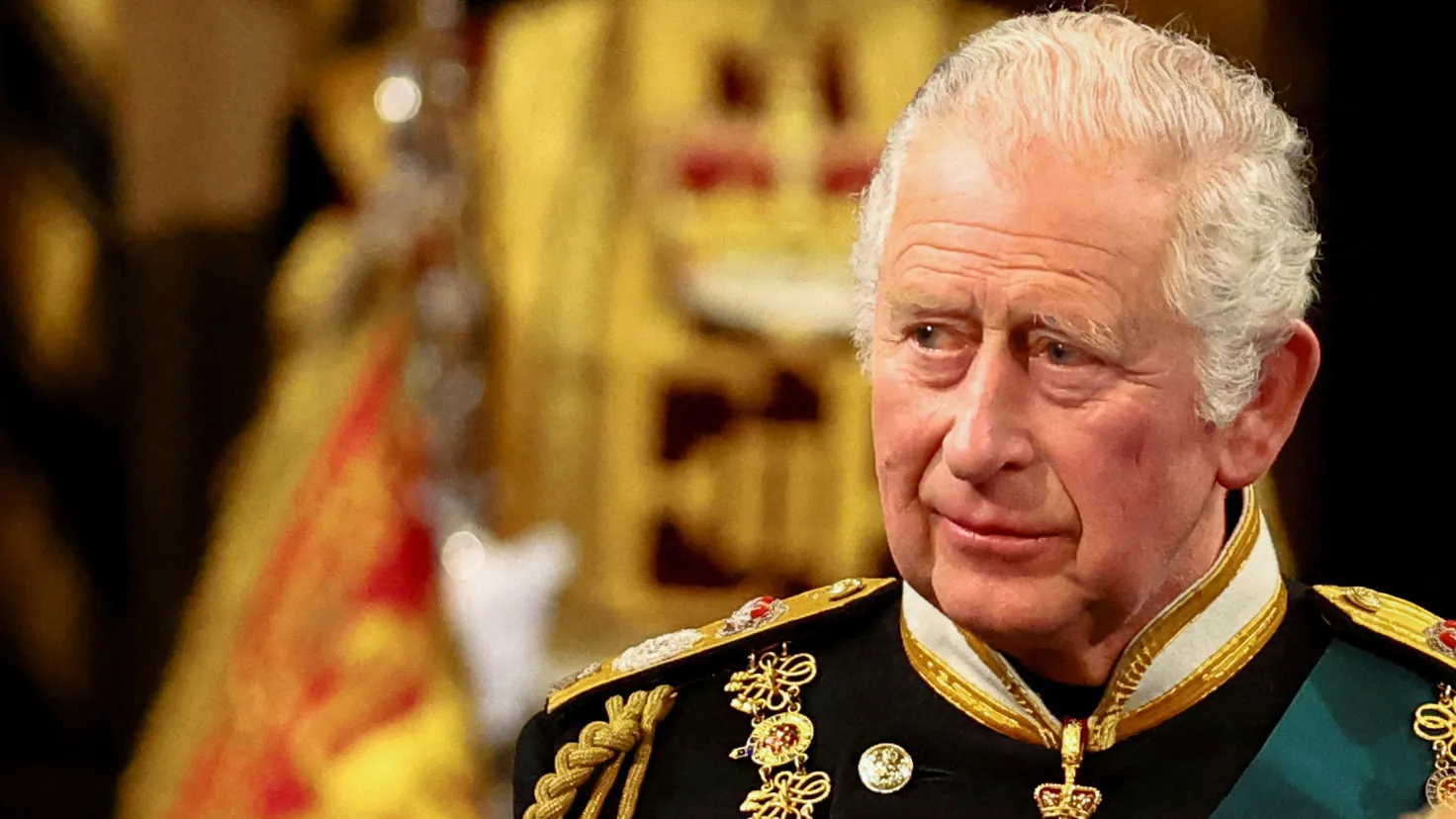 Carlos III es hospitalizado en Londres