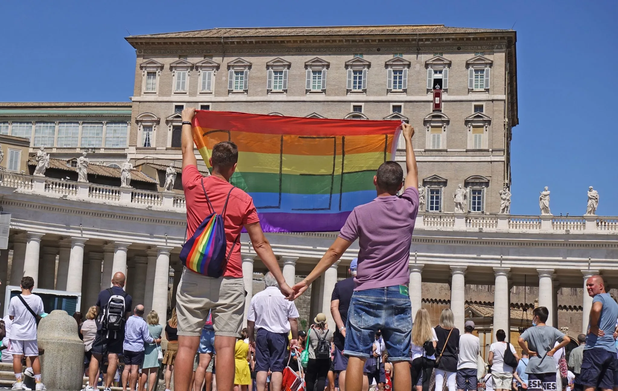 El Vaticano advierte que la bendición a parejas homosexuales no será considerada como “litúrgica”