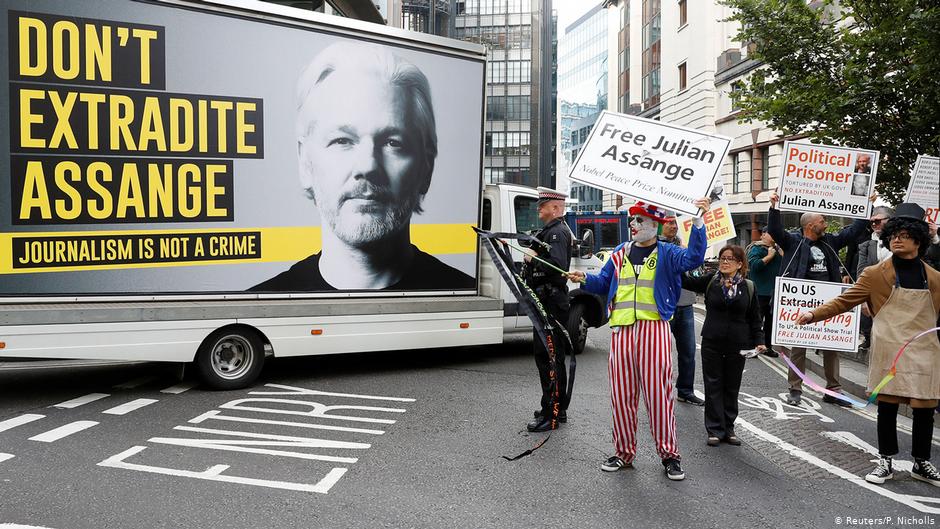 El Tribunal Superior de Londres posterga decisión sobre la extradición de Assange