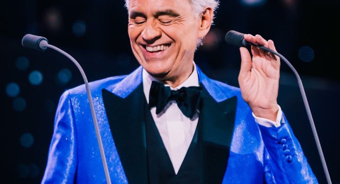 Viña del Mar otorga una gaviota en braille a Andrea Bocelli en reconocimiento (+videos)