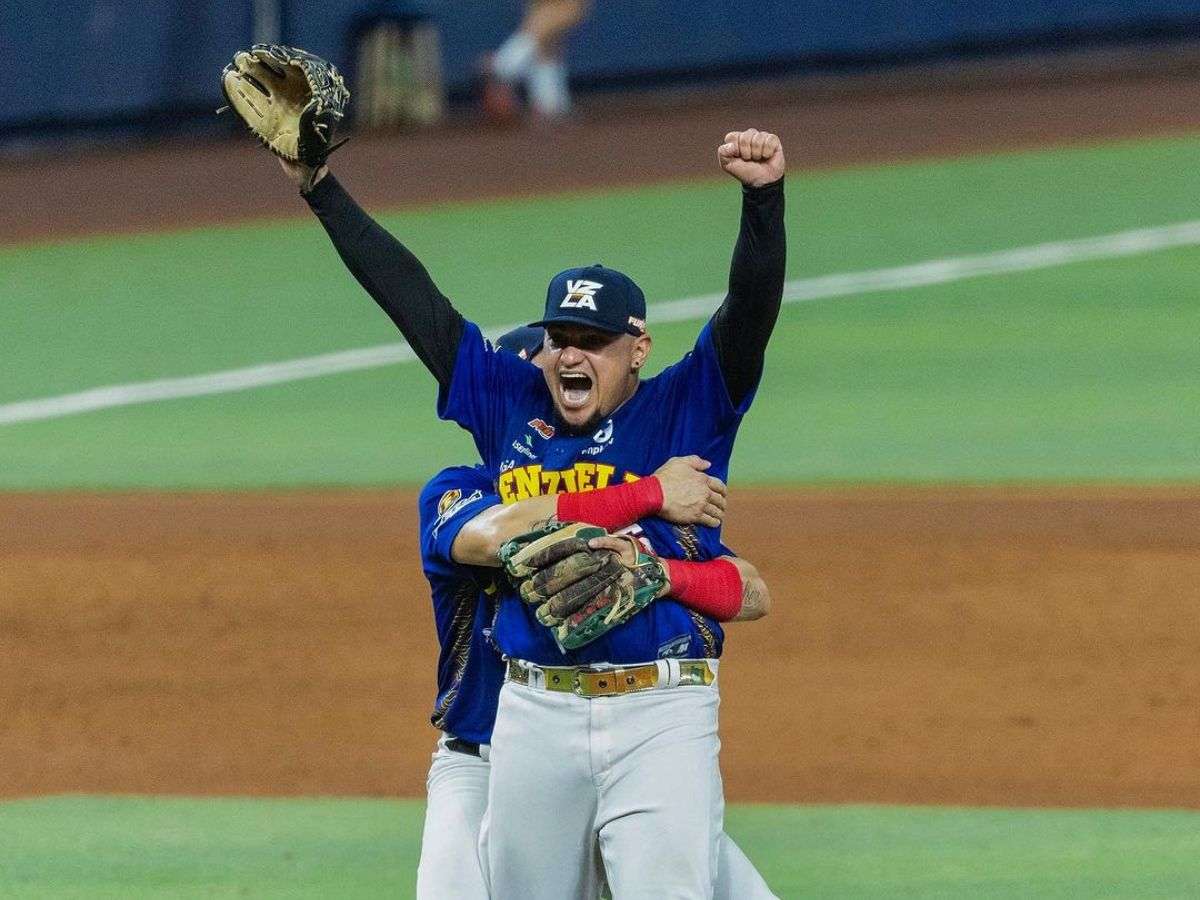 Ángel Padrón hace historia y los Tiburones sueñan en grande