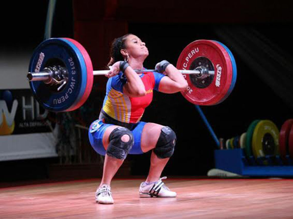 Dayana Chirinos arrasa en la categoría de 87 kg en el Preolímpico de Pesas.