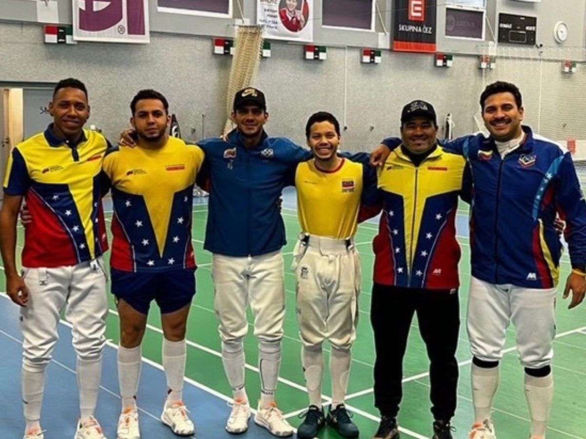 Equipo de esgrima masculino logra clasificar a los Juegos Olímpicos de París 2024.