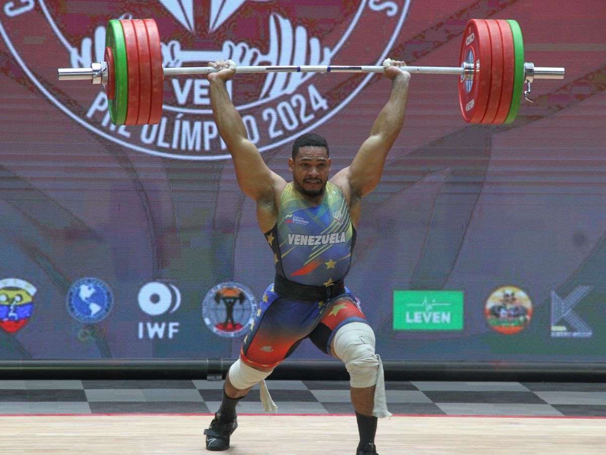 Jeyson Arias demuestra su dominio en la categoría de los 102 Kg