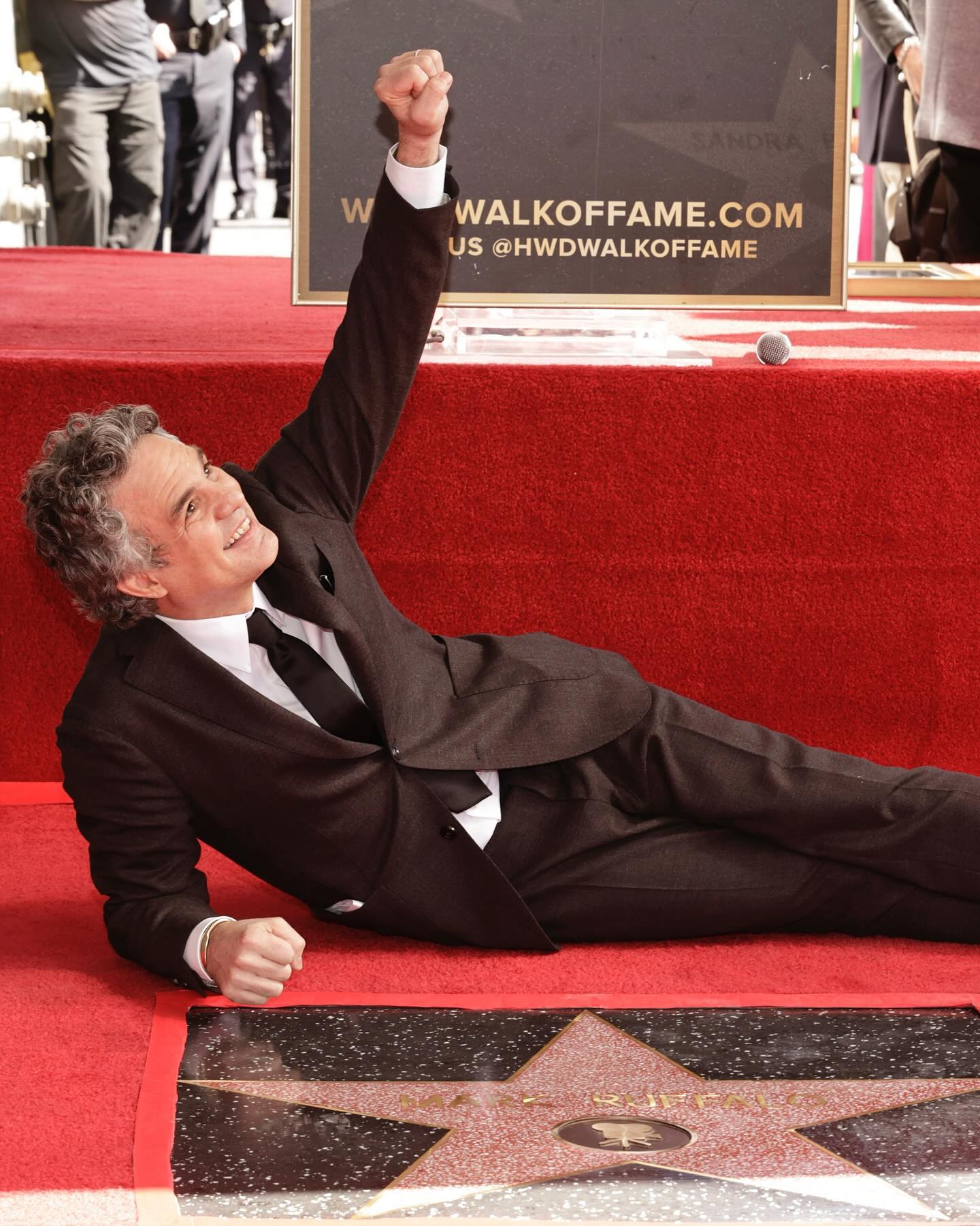 El actor Mark Ruffalo recibe su merecida estrella en el Paseo de la Fama (+video)