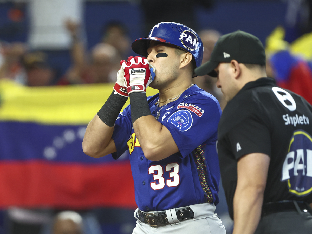 Tiburones demuestra su eficacia frente a Team Curazao