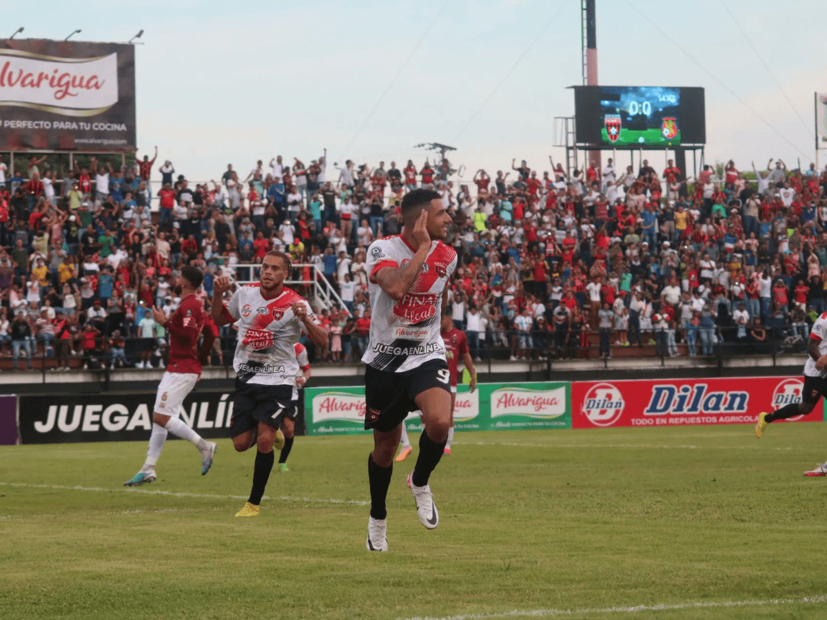 Richard Blanco es un incansable goleador que nunca se rinde