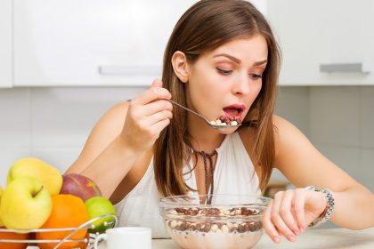 Esta primera comida de la mañana aporta al organismo la energía necesaria para enfrentar el día.