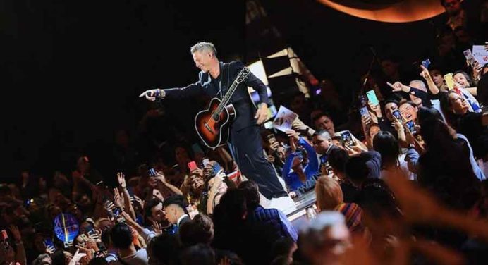 Alejandro Sanz cautiva a todos en el Festival de Viña del Mar con su espectacular actuación (+imágenes y vídeos)