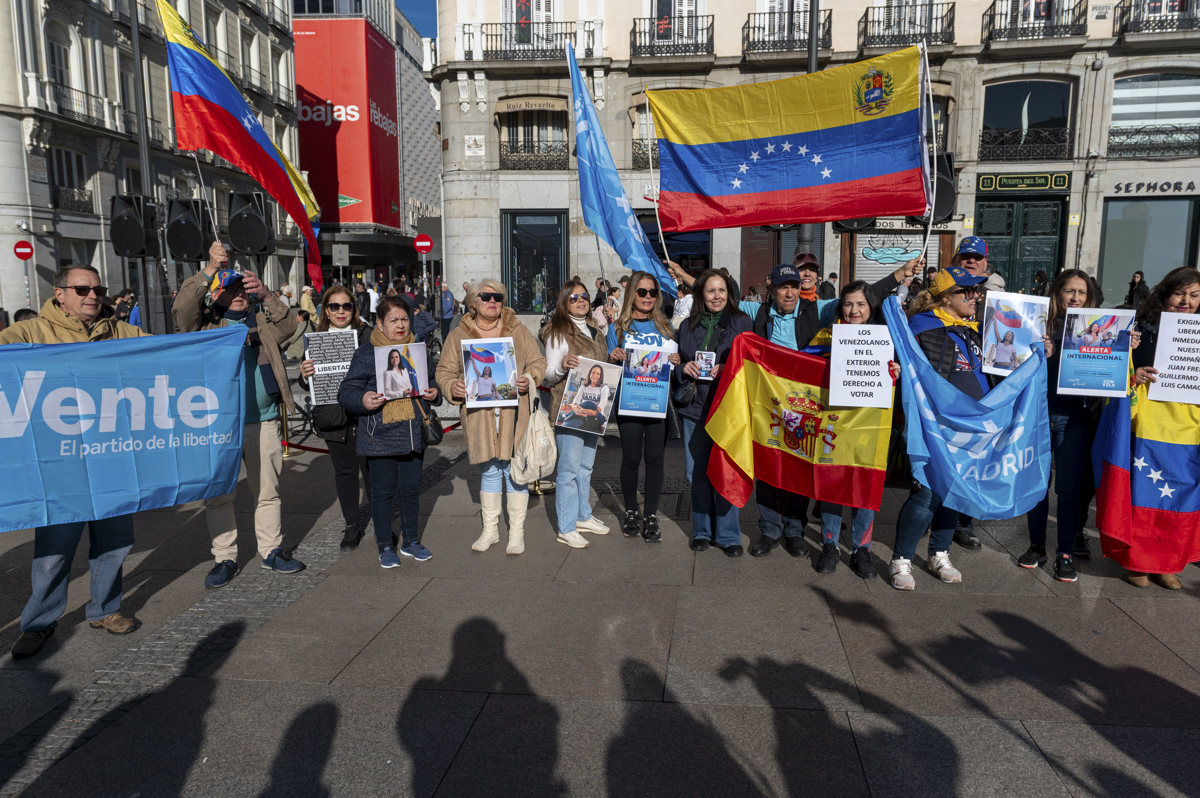 Más de quinientas personas se congregan en Madrid para respaldar a María Corina Machado
