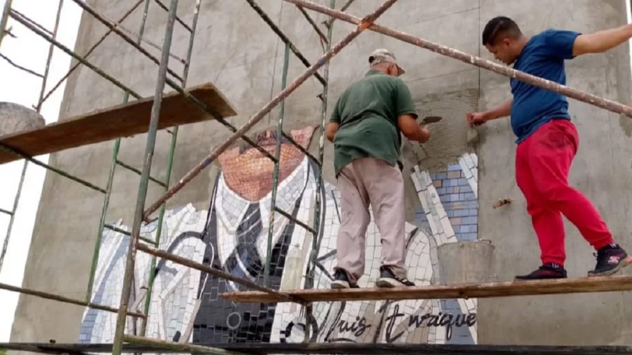 Escultor respaldado por el Vaticano esculpe monumento de José Gregorio Hernández en Barinas con maestría y devoción