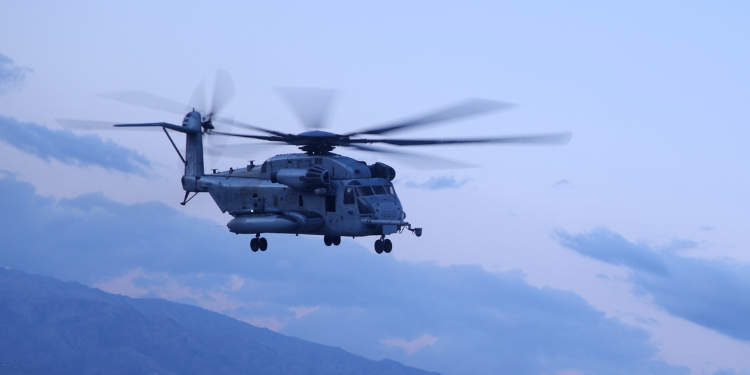 El Cuerpo de Marines reportó que el helicóptero se accidentó por el mal tiempo la madrugada del miércoles cuando viajaba hacia una base militar en San Diego.
