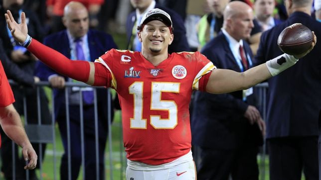 Celebró este lunes el título de la NFL y su designación como Jugador Más Valioso (MVP) con el tradicional desfile de la victoria en Disneylandia en Anaheim.