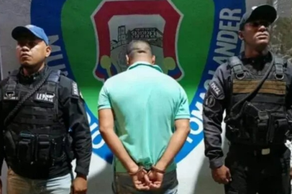 De acuerdo a lo reseñado por el diario La Verdad, el acusado fue identificado como Ubaldo José Marrero, quien fue detenido por funcionarios de la Policía Municipal de Lander