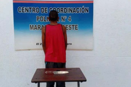 Con un cuchillo en mano, la sometió y abusó sexualmente de ella.