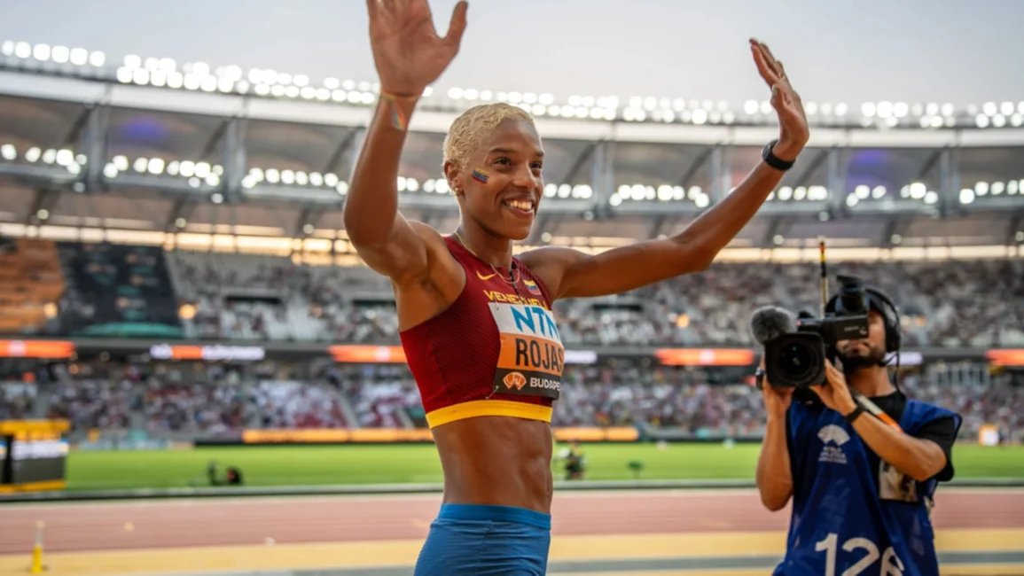 La atleta venezolana logró demostrar el porqué es la plusmarquista número uno del mundo por amplio margen, sin embargo, en este 2024 ha decidido ceder el trono en el Mundial de Atletismo Bajo Techo que se celebrará en el mes de marzo en Glasgow, Escocia.