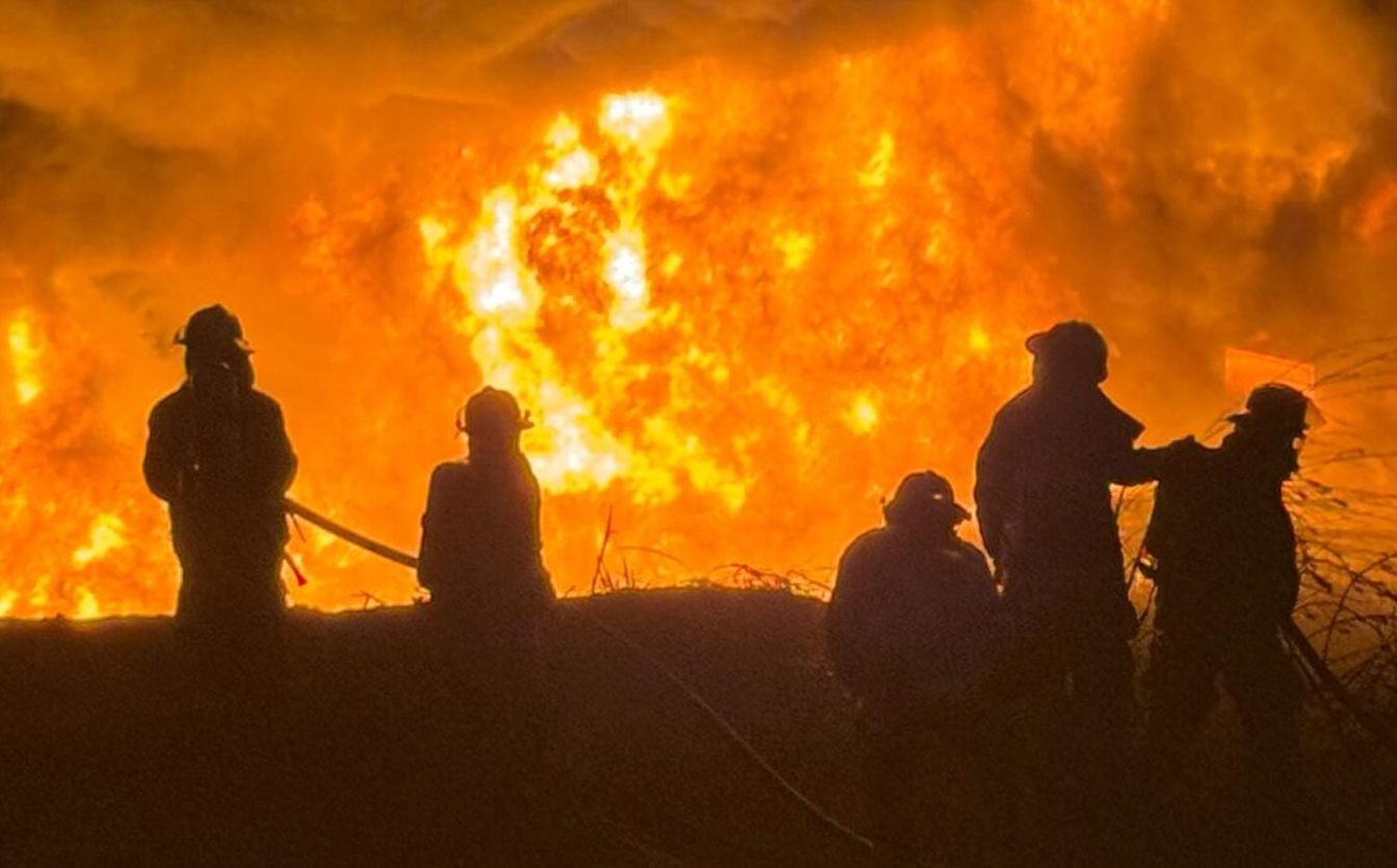 Controlado el incendio en una empresa de gestión de desechos petroleros en Zulia