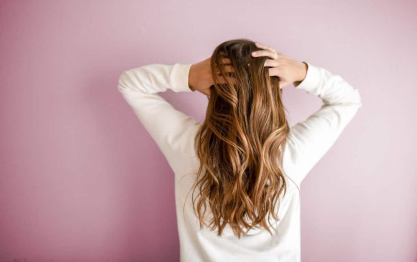 Sigue estos consejos de belleza que te harán lucir un cabello más nuevo e hidratado