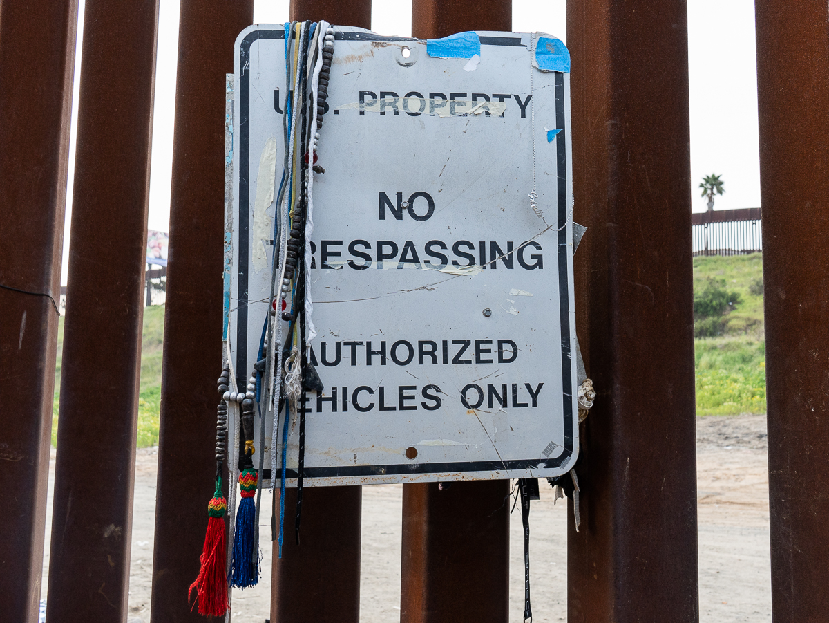 Varios migrantes caen del muro fronterizo en San Diego (EE.UU.) en corto periodo de tiempo