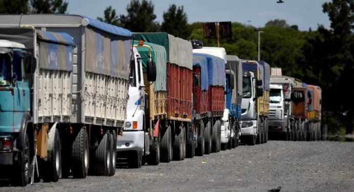 Crisis del combustible perjudica el servicio de transporte estudiantil