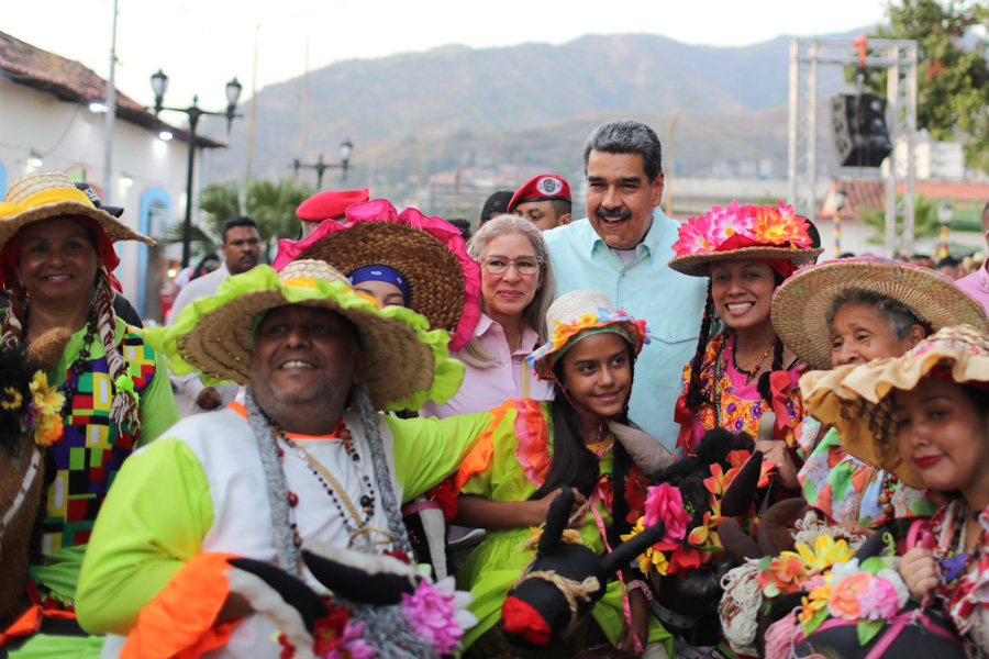 Maduro presenta el lanzamiento del innovador Movimiento Corazón Artesano