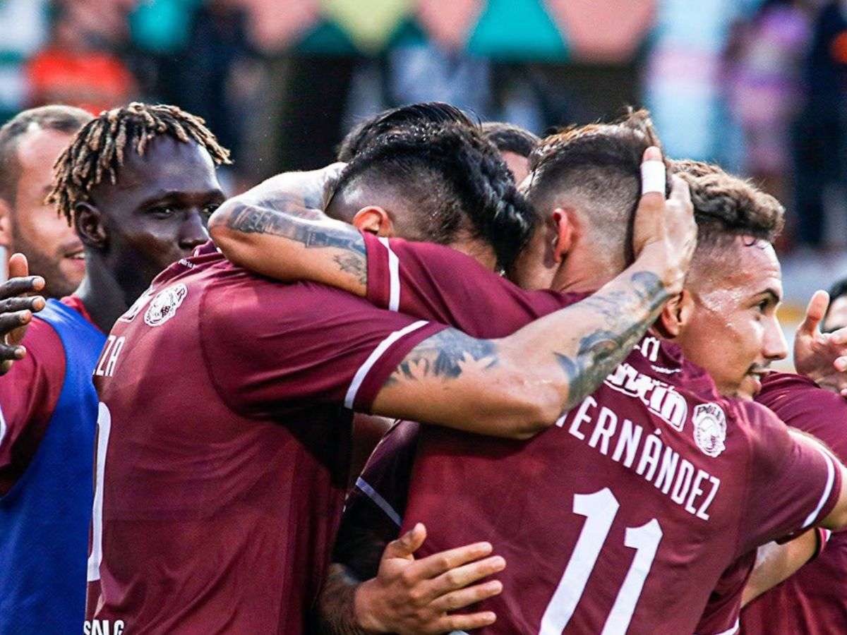 Carabobo sacó un empate para seguir en el liderato