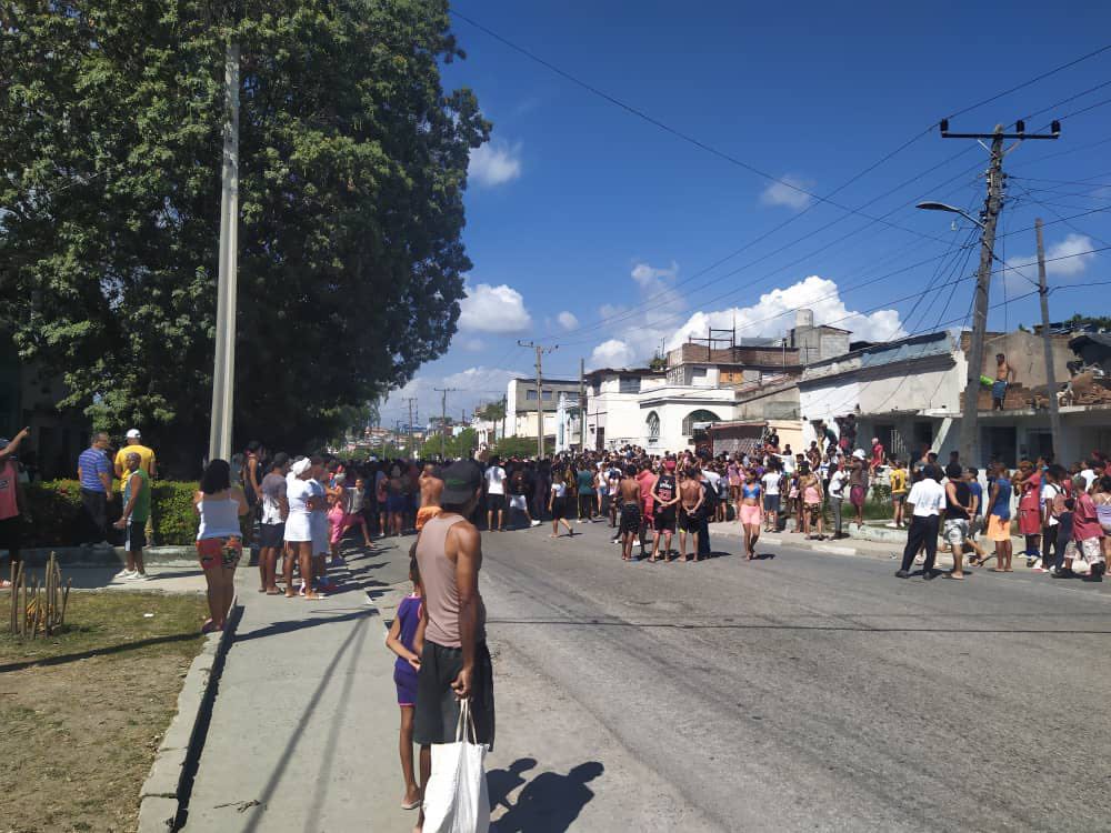 Fuertes protestas en Santiago de Cuba debido a la escasez de alimentos y cortes de electricidad