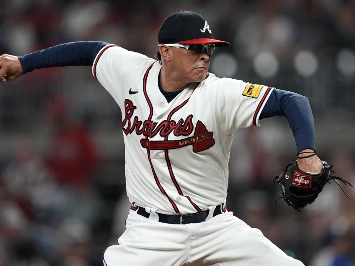 Firma de Jesse Chávez con Atlanta Braves en un contrato de Liga Menor