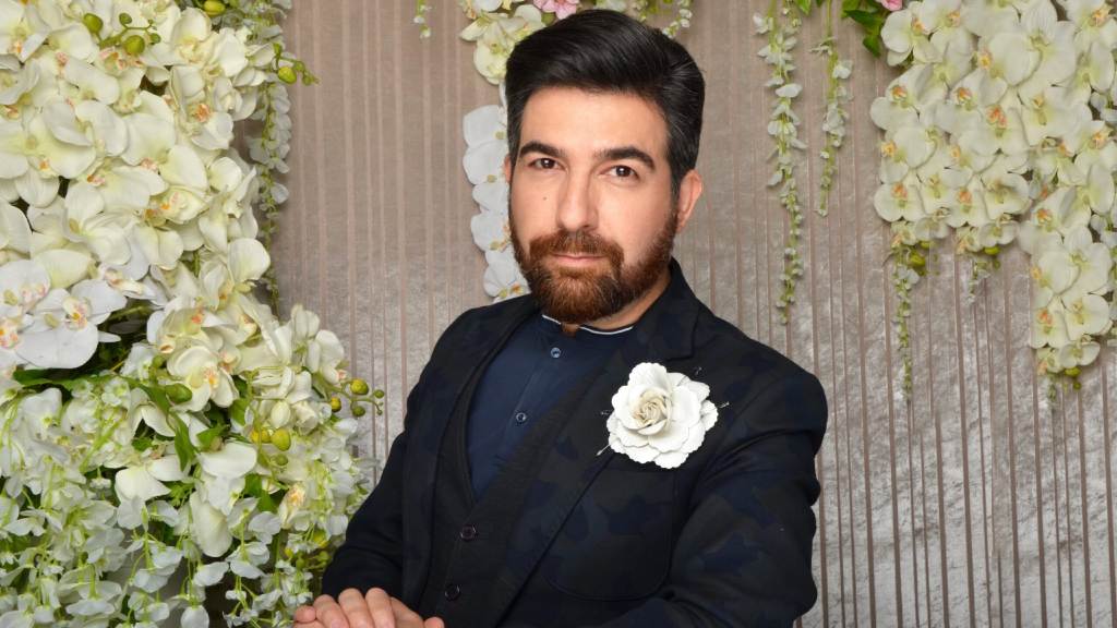 El diseñador Nidal Nouaihed gana el premio al mejor diseño de gala en el concurso Miss Mundo.