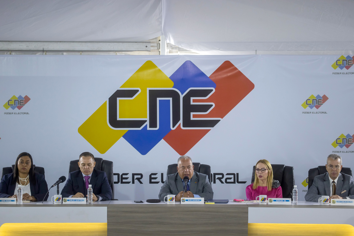 El CNE extiende invitaciones formales a observadores del Centro Carter y la ONU para las elecciones presidenciales.