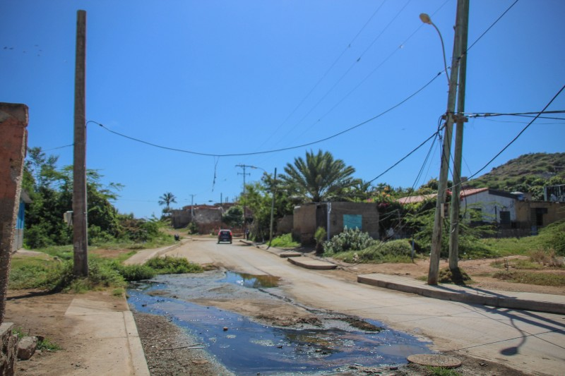 Vecinos de La Caranta exigen soluciones urgentes para el problema de aguas negras