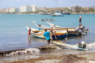 Turismo y aguas negras, la realidad escondida de la Bahía de Pampatar