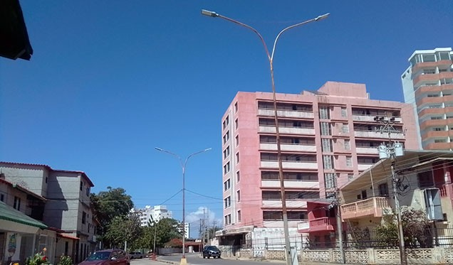 Vecinos y hoteleros de la Av. Raúl Leoni se sienten abandonados