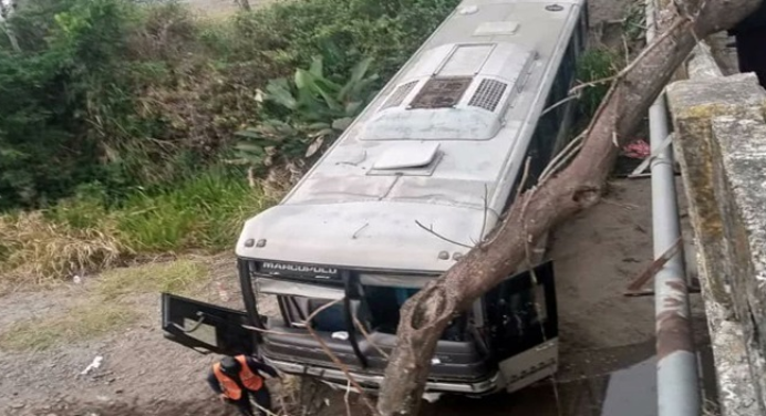 Autobús cae por un barranco en Barinas y deja seis heridos