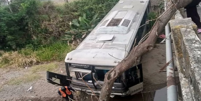 Autobús cae por un barranco en Barinas y deja seis heridos